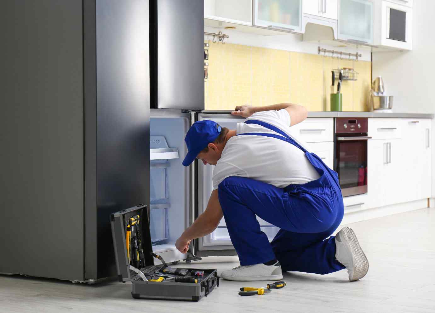 Professional repairing refrigerator 