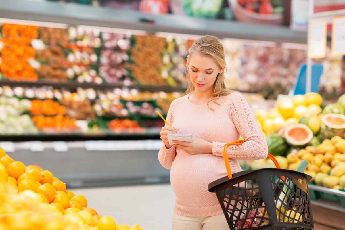 Pregnant woman buying groceries.