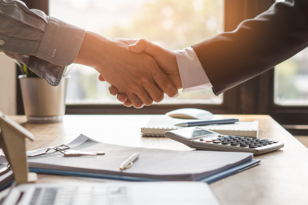 Close up on landlord and tenant shaking hands